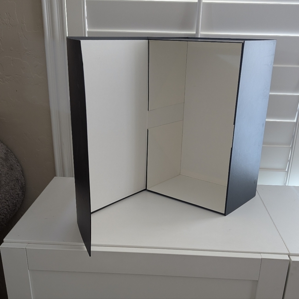 Gucci Magnetic Closure Box 15.5x10x7 Inches - Picture 6 of 7